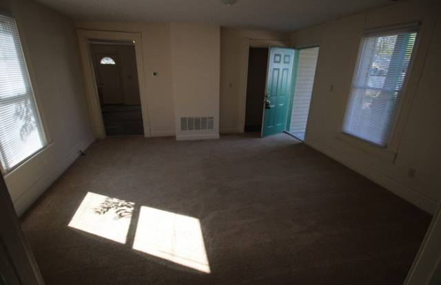 3006 Montana Avenue Gallery 3
