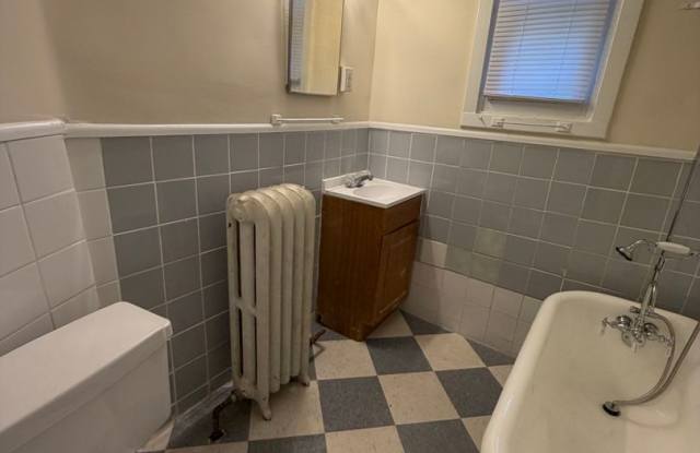 Large Apartment - Germantown Gallery 3
