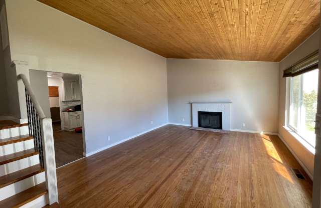 Awesome Commuter Location 3 Bedroom 2 Bath Gallery 4