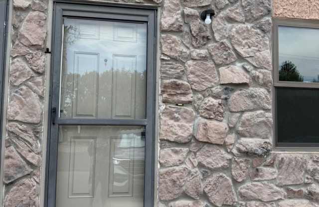 Two Bedroom, One and Half Bathroom Townhouse! photos photos