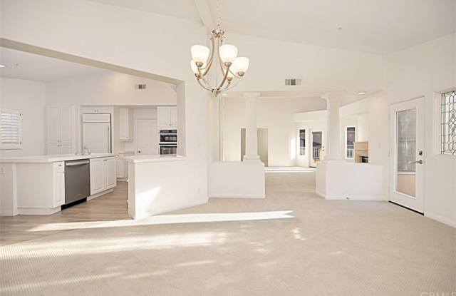 20 Plaza Caloroso Gallery 3