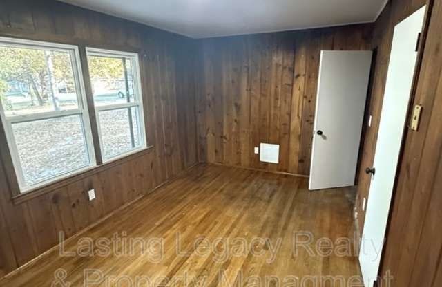 904 Marsh Street photos photos