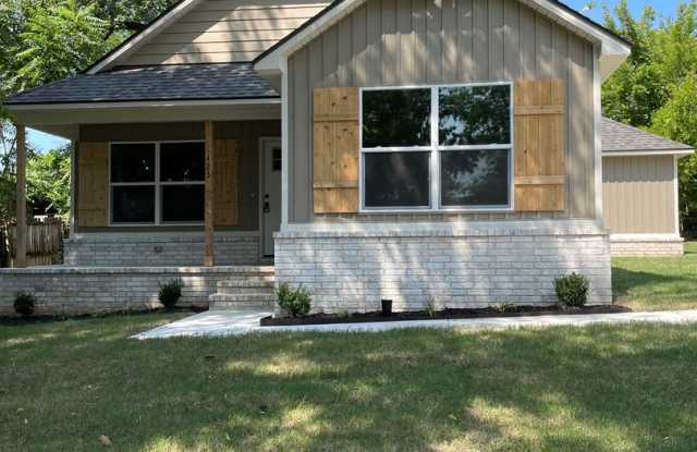 Three Bed/Two Bath Home---Ask about the move in Special! - 423 North 12th Street, Van Buren, AR 72956