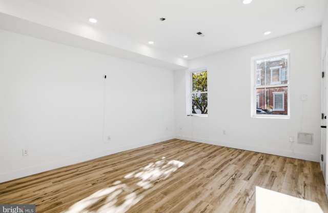 2137 E HAGERT Street Gallery 4