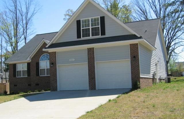 3323 Broomsgrove Drive - 3323 Broomsgrove Drive, Fayetteville, NC 28306