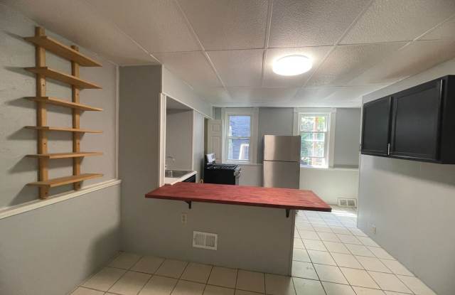 Updated 2 bedroom house for rent in the South Side ! Gallery 3