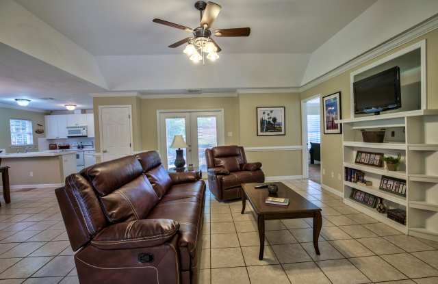 1827 Westminster Drive Gallery 2