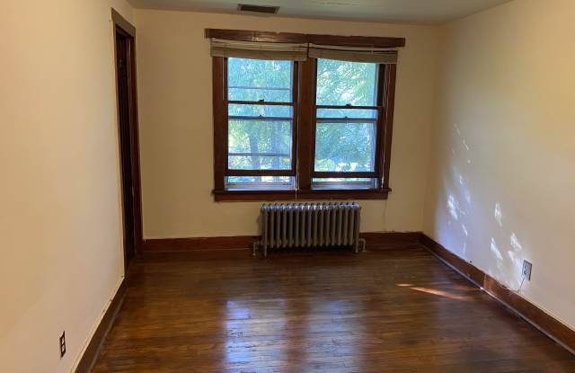 824 Elmwood Street Gallery 4