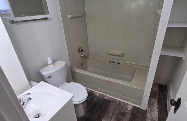 1731 E Superior St photos photos