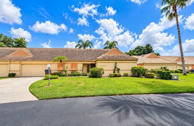 Annual UNfurnished renovated 2/2 villa in gated Bradenton community Gallery 1