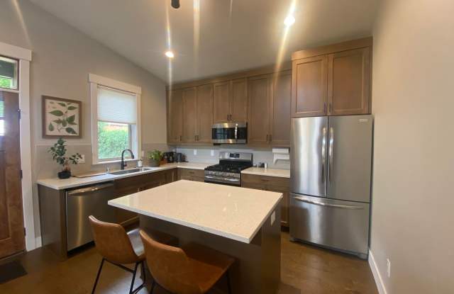 1 bedroom 1 Bath in Bingen, WA Gallery 3