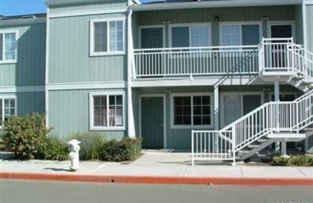 2 Bedroom, 1 Bath Apartment in Gated Community Available Now! photos photos