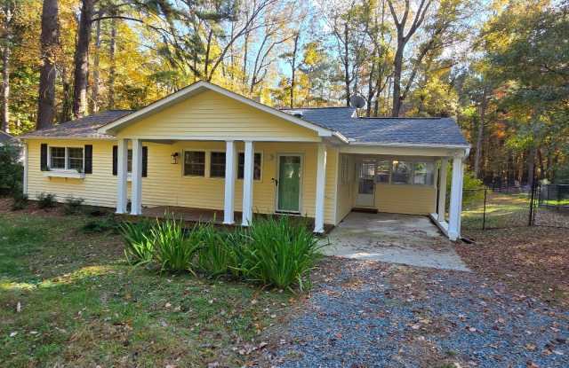 135 Windsor Cir - 135 Windsor Circle, Chapel Hill, NC 27516