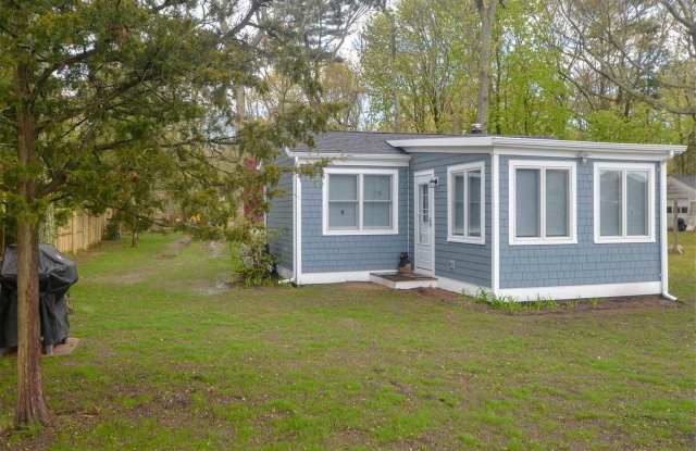 6145 Indian Neck Ln - 6145 Indian Neck Ln, Peconic, NY 11958