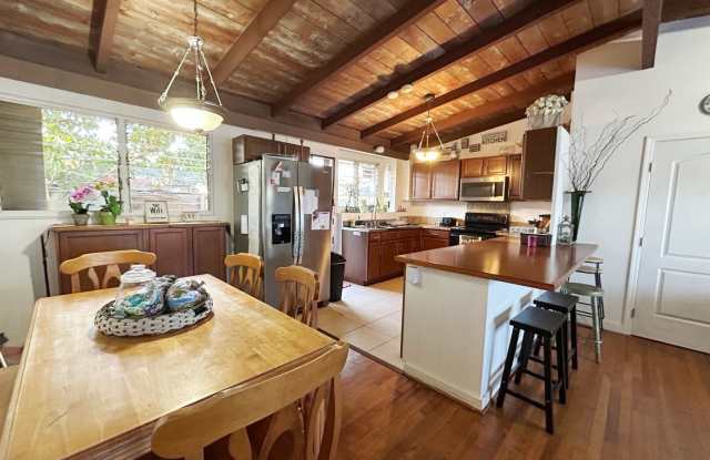 6 bed, 3 bath, 2 parking Attached Home in Lower Waipahu photos photos