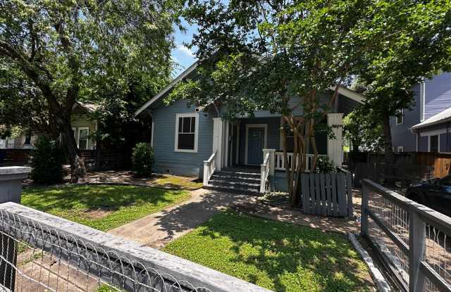 UT PRE-LEASE: Hyde Park 4 bed / 3 bath.  Open Floor Plan, Wood Floors, Backyard with deck, 2 car garage! Gallery 3