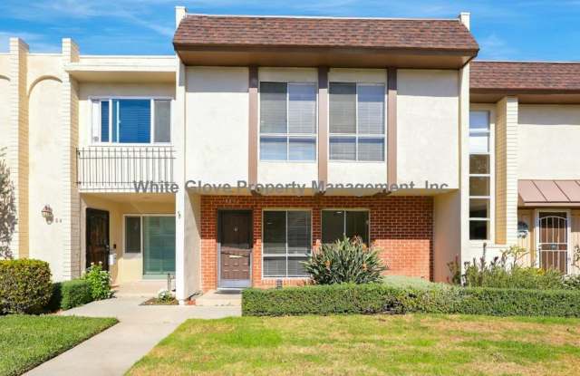 4-Bedroom Huntington Beach Home with Detached 2-Car Garage & Private Patio Gallery 1