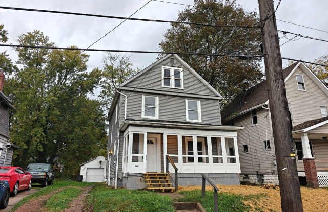Great 3 Bedroom 1 Bathroom Home with New Appliances and Updated Kitchen! Gallery 1