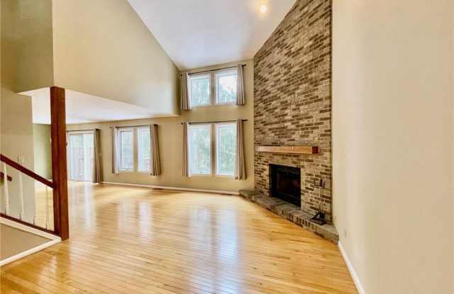 48 Colonial Circle Gallery 2