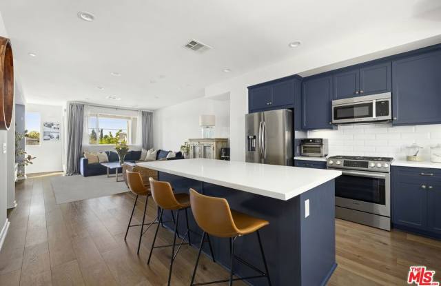13151 Victory Blvd - 13151 Victory Boulevard, Los Angeles, CA 91401