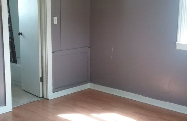 920 1/2 Gordon Gallery 4