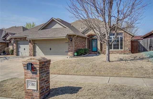Coming soon! Beautiful 3 Bed 2 Bath Home in Yukon! photos photos