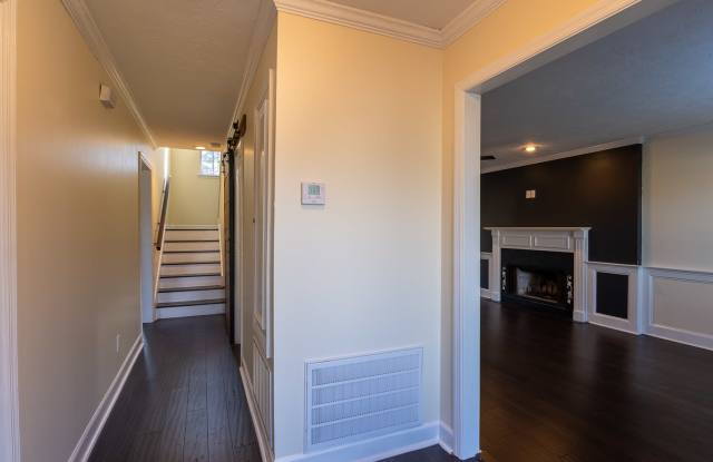 1051 Waltons Court Gallery 4