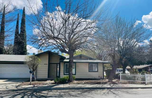 Spacious 2 Bedroom/2 bath duplex with a 2 car garage and laundry hook ups in a great North Modesto location. photos photos