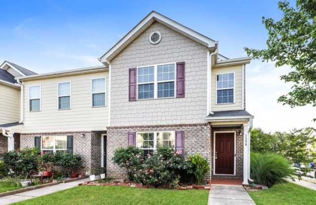 1300 Forsythia Way photos photos