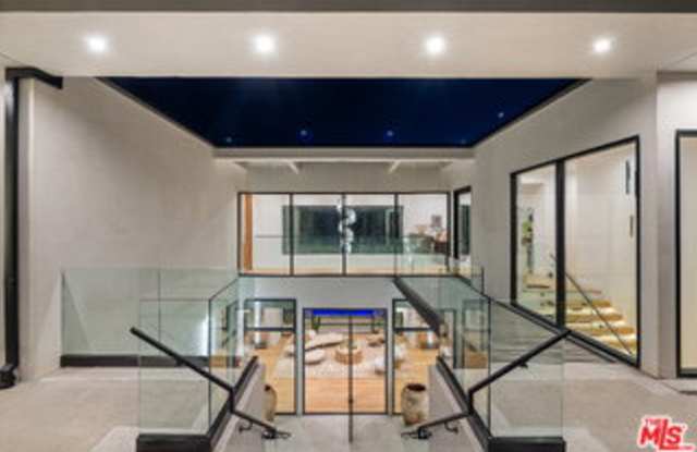 4732 Avenida Del Mar Gallery 3