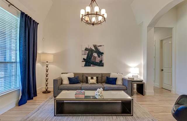 708 Crater Lake Circle Gallery 3