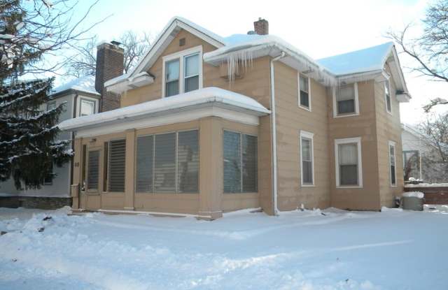 697 8th St Se - 697 Southeast 8th Avenue, Minneapolis, MN 55414