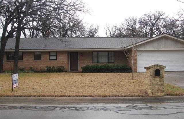 525 Circleview Drive N - 525 Circleview Drive North, Hurst, TX 76054