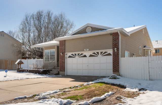 Beautiful Rambler Style Home in Clinton photos photos