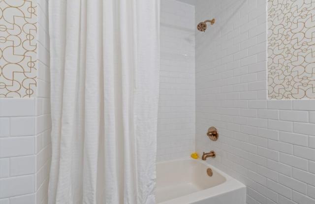 4532 N Damen Gallery 3