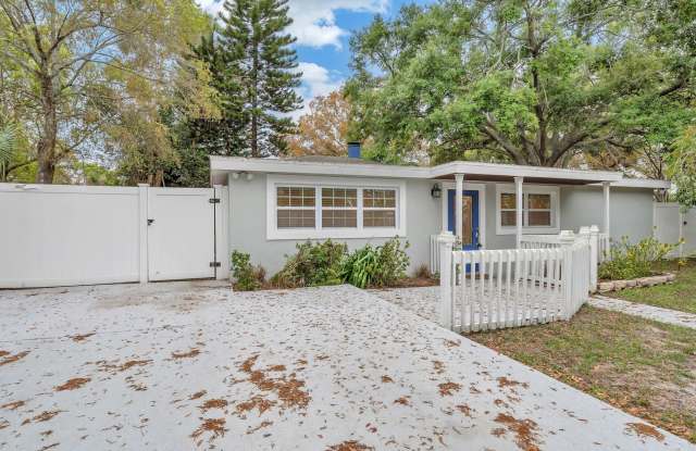 Spacious remodeled South Tampa 4BR/3BA home on corner lot with large fenced backyard - 3526 West Paul Avenue, Tampa, FL 33611