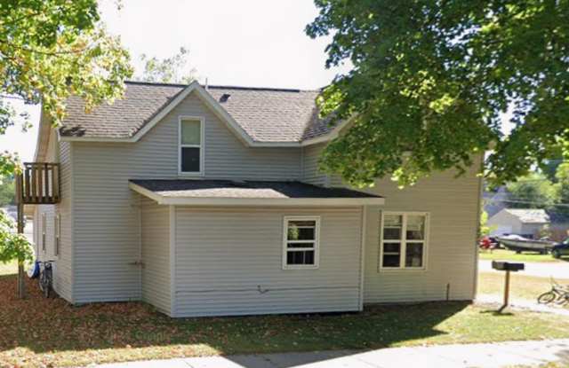 O&Lo 3- 1520 1/2 8th st. photos photos