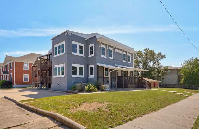 UTILITIES INCLUDED! Spacious 2-Bedroom, 1-Bathroom Home AVAILABLE NOW!! photos photos