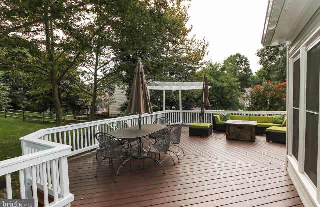 21211 EDGEWOOD COURT Gallery 3