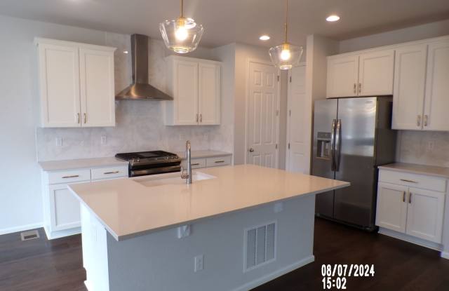 Stunning Home in Castle Rock 4Bedrooms 3.5 Bathrooms! - 979 Oleander Street, Castle Rock, CO 80109