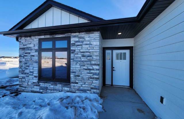 207 Duck Trail - 207 Duck Trail, Hartford, SD 57033