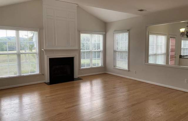 405 Waterton Ct Gallery 4