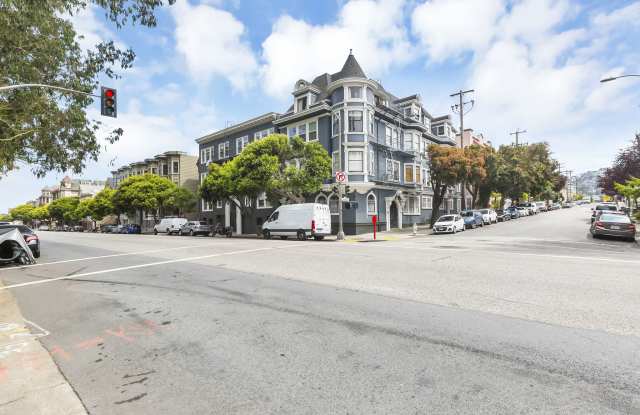 Oak Shrader Apartments Gallery 4