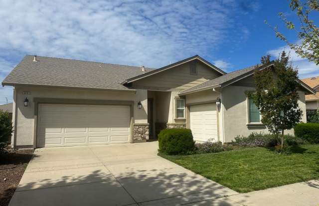 Spacious 4 Bed / 3 Bath Home with Large Covered Patio in Chico photos photos