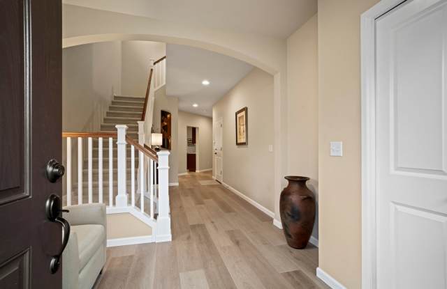Spacious 5BD Home with Bonus Room and Chefs Kitchen In Duvall! Gallery 4