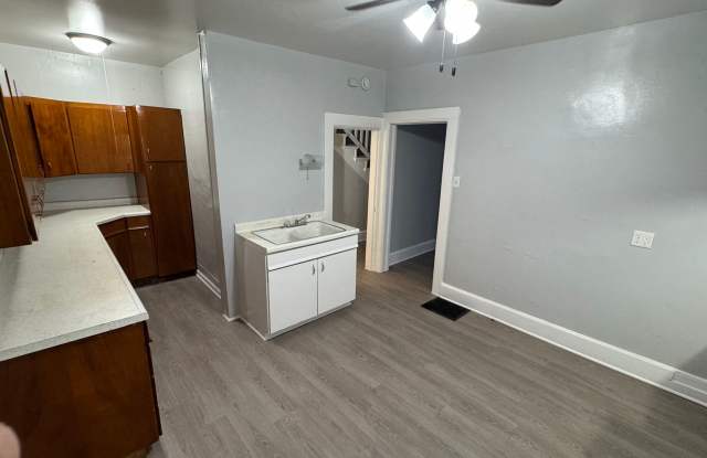 219 w 15th Large 3 Bedroom House - Central Davenport Gallery 4