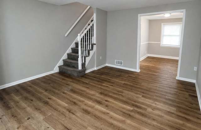 Dundalk Townhome with Finished Lower Level and Fenced Yard Gallery 4