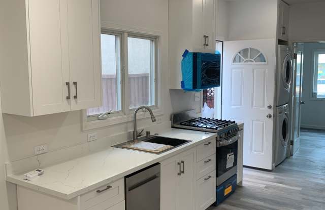 961 10th St - 961 10th Street, Oakland, CA 94607