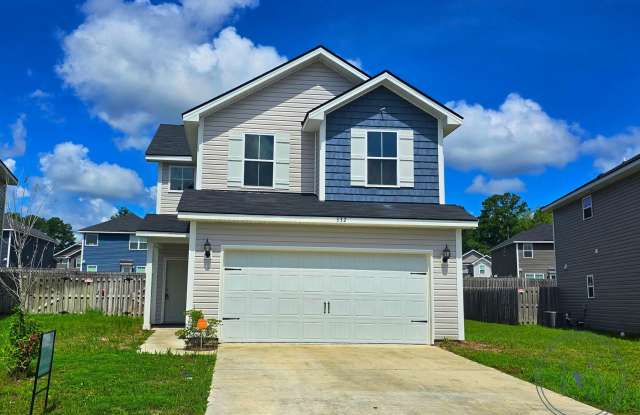 FALL MOVE-IN SPECIAL: $1000 OFF 1st MONTH'S RENT!** - 532 Fairview Circle, Hinesville, GA 31313