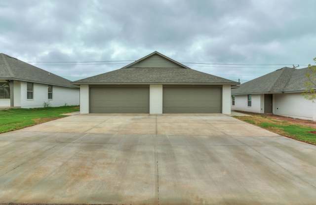 2 Bed 2 Bath 2 Car Garage Duplex In North OKC photos photos